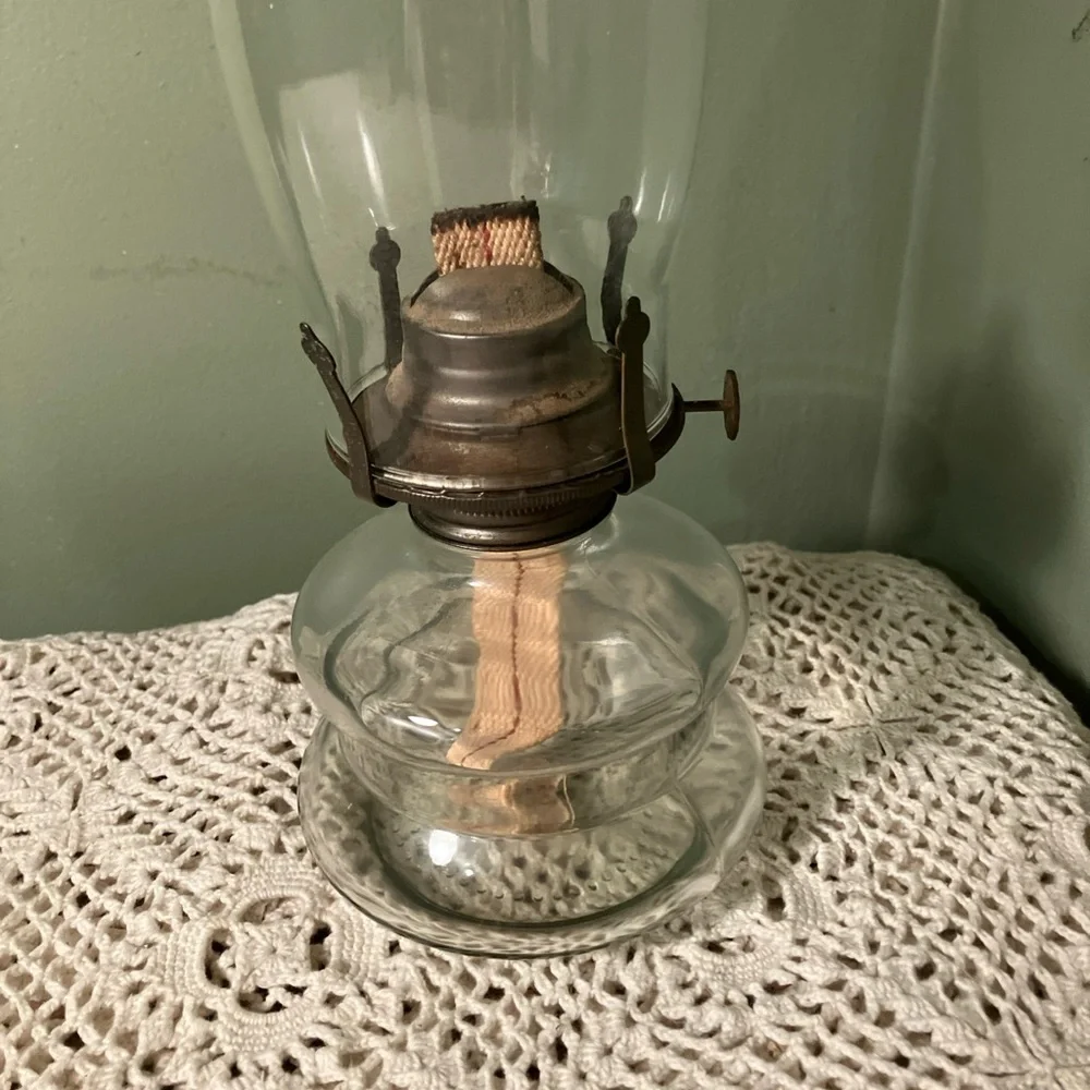Lamplight Farms Clear Glass 14 6/8" Oil Lamp Vintage - Picture 8 of 9
